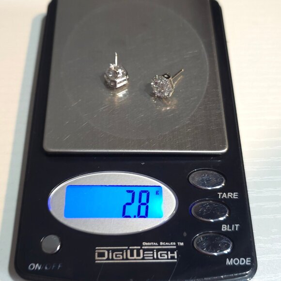 Sterling Silver Well Cut Cubic Zirconia Stud Earrings A267 - Picture 8 of 8